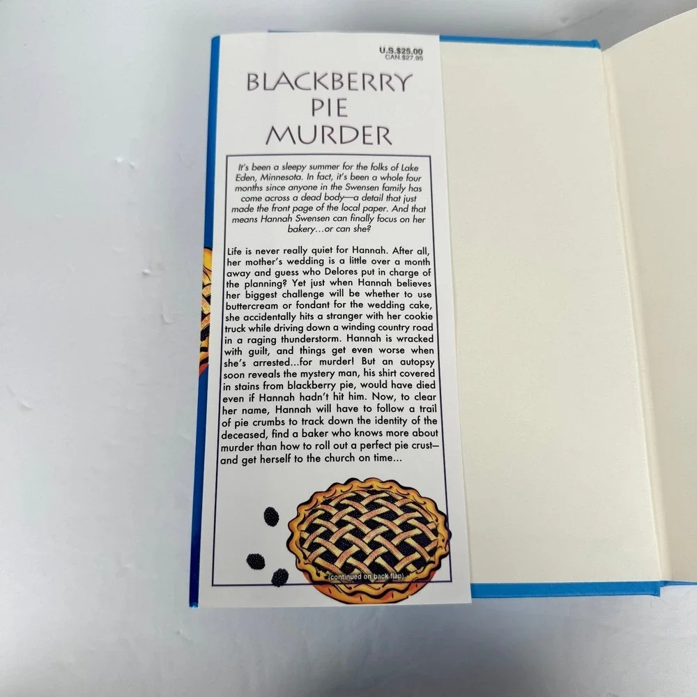 Blackberry Pie Murder‎ Joanne Fluke 2014 First Edition Hardcover Mystery Recipes